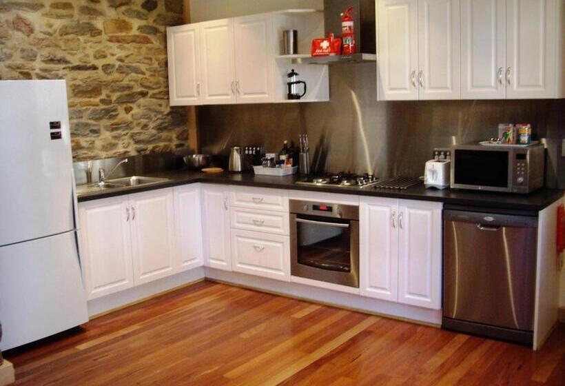 1860 Wine Country Cottages