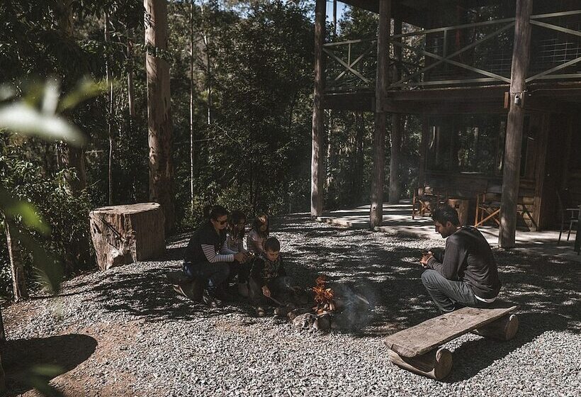 Carawirry Forest Escape