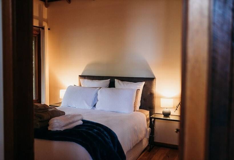 Carawirry Forest Escape