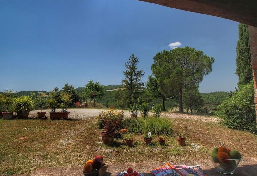 Elegant Cottage In Tuscany With Lake View And Private Garden