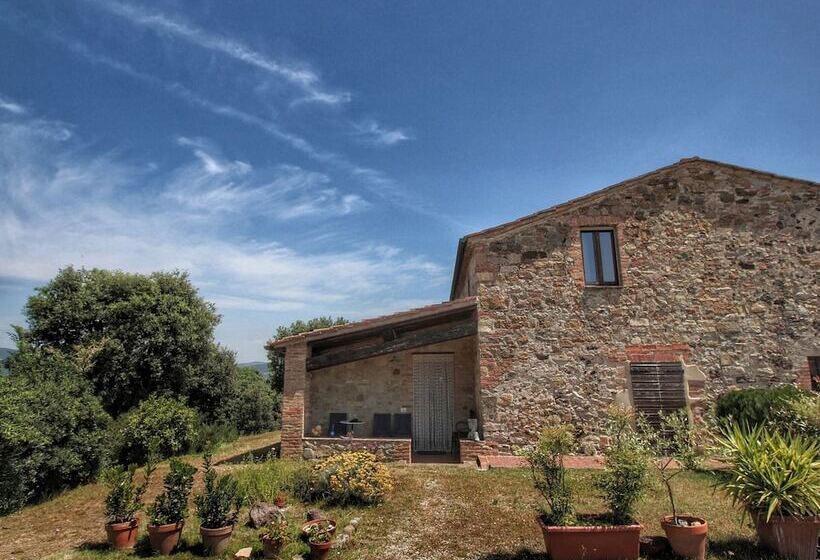 Elegant Cottage In Tuscany With Lake View And Private Garden