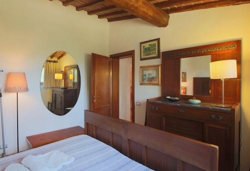 Elegant Cottage In Tuscany With Lake View And Private Garden