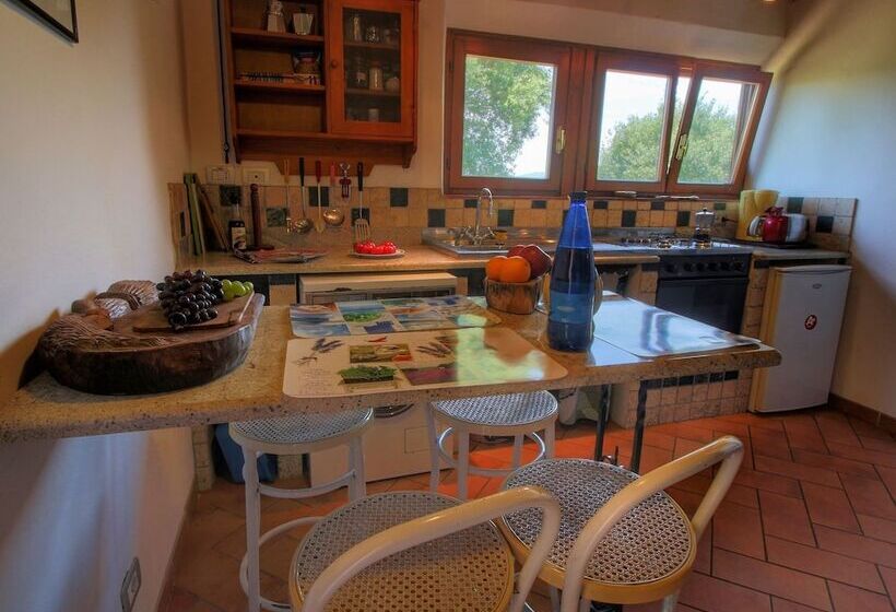 Elegant Cottage In Tuscany With Lake View And Private Garden