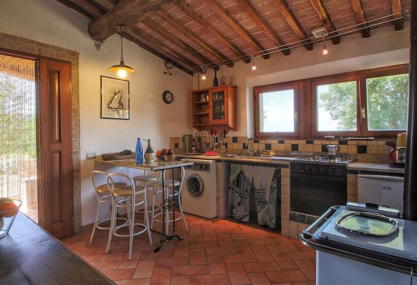 Elegant Cottage In Tuscany With Lake View And Private Garden