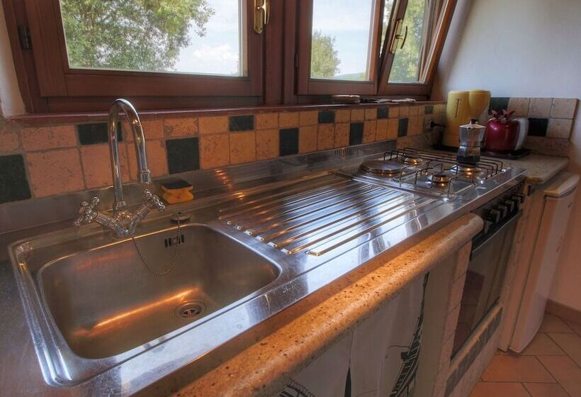 Elegant Cottage In Tuscany With Lake View And Private Garden