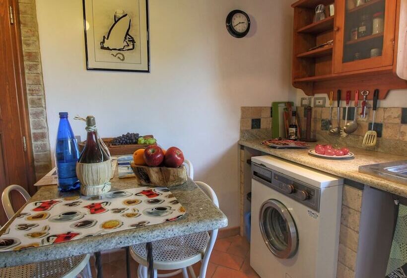 Elegant Cottage In Tuscany With Lake View And Private Garden