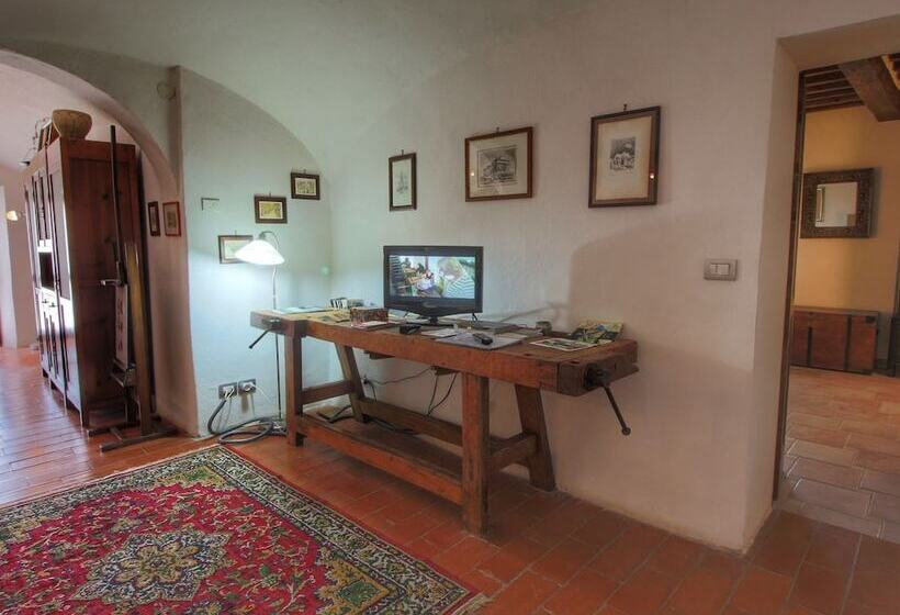 Elegant Cottage In Tuscany With Lake View And Private Garden