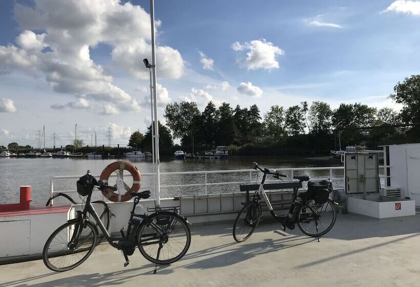 Отель Apartment Ahsbahs Suite Near Airport