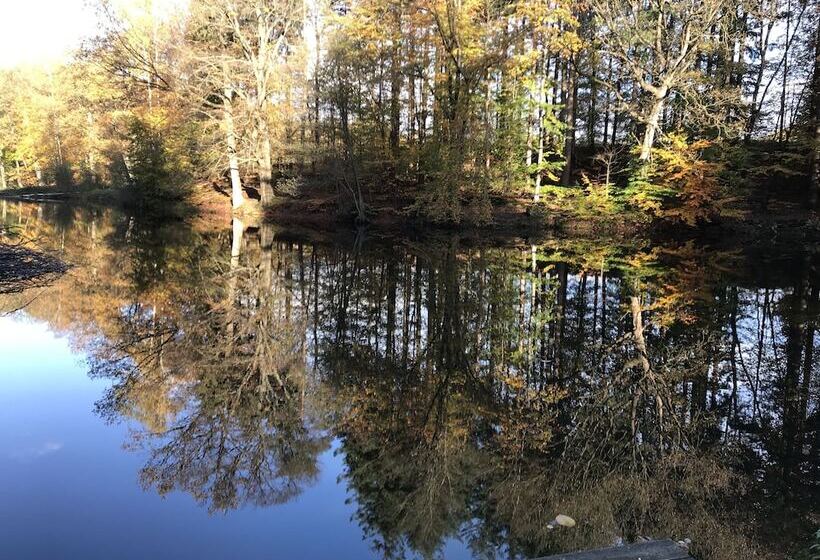 Отель Apartment Ahsbahs Suite Near Airport