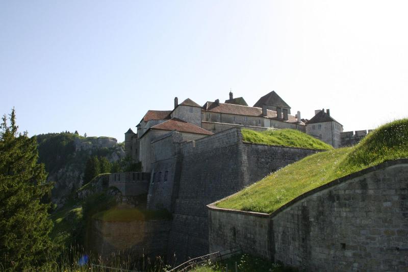 בית מלון כפרי Auberge Du Chateau De Joux