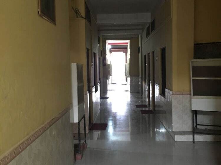 Отель Bundelkhand Palace