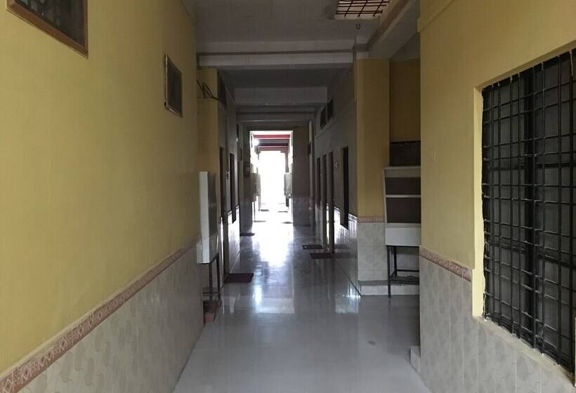 Отель Bundelkhand Palace