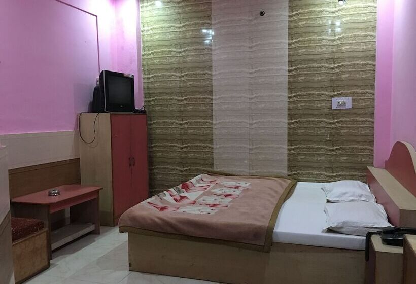 Отель Bundelkhand Palace