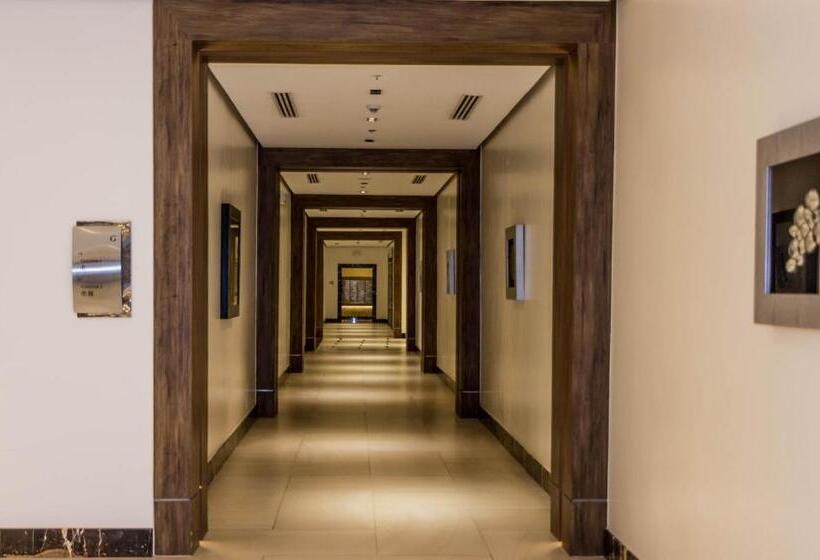 هتل C Suites At Mactan Newtown