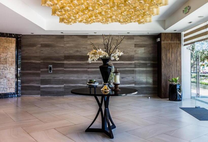 هتل C Suites At Mactan Newtown