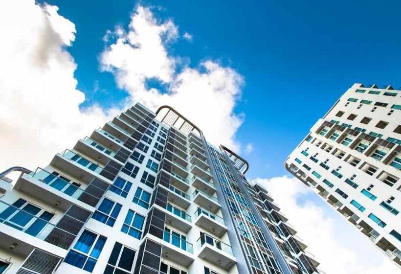 هتل C Suites At Mactan Newtown