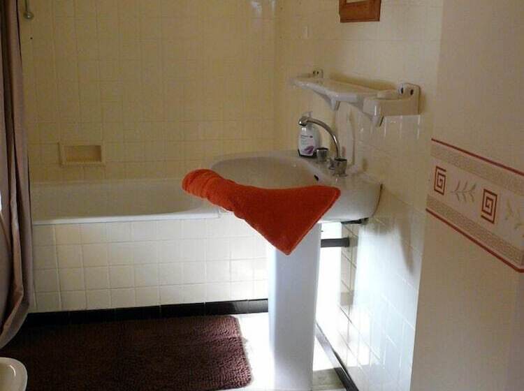 בית מלון כפרי Chateau De Lacomte