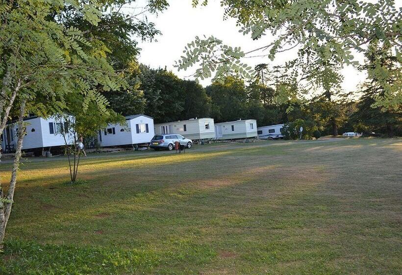 בית מלון כפרי Chateau De Lacomte