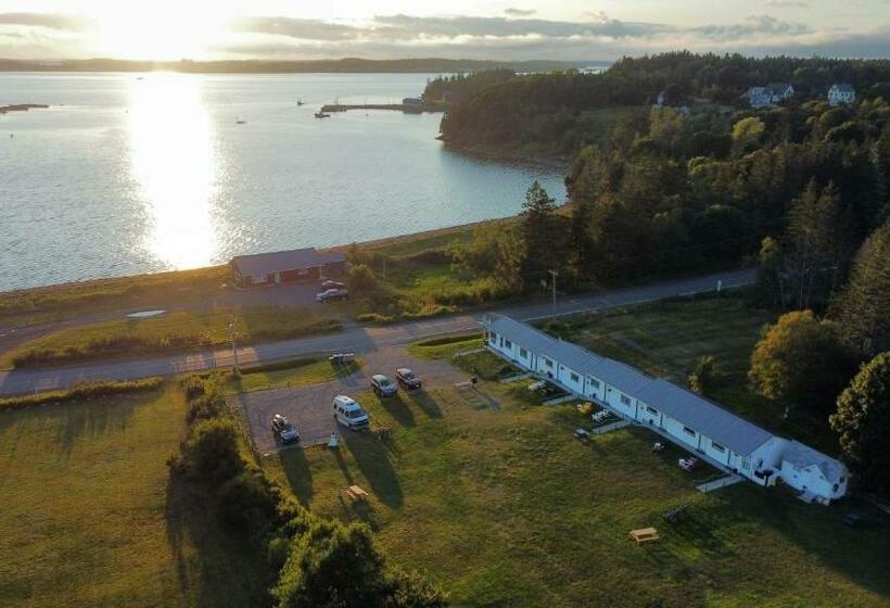 فندق Friars Bay Inn & Cottages