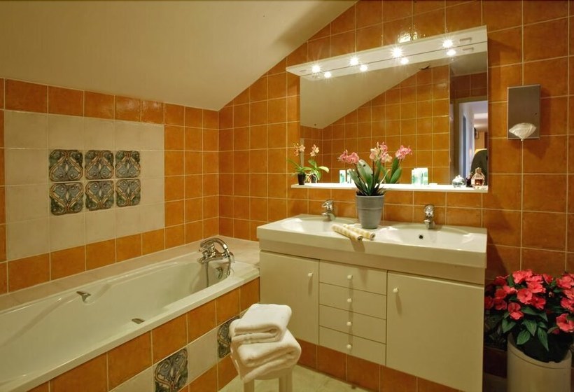 Отель Les Trois Soleils