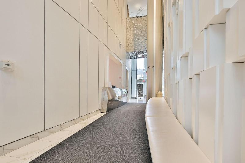 Отель Noel Suitesyork St And Lakeshore Blvd