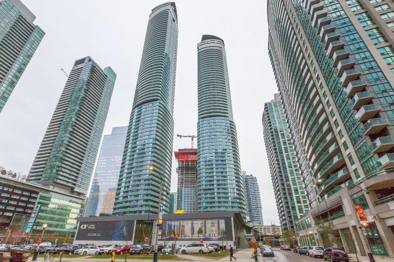 Отель Noel Suitesyork St And Lakeshore Blvd