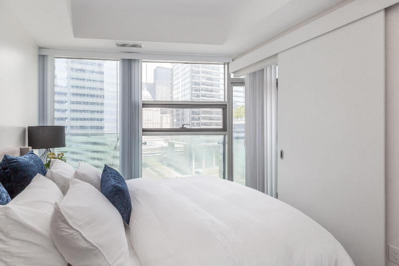 Отель Noel Suitesyork St And Lakeshore Blvd