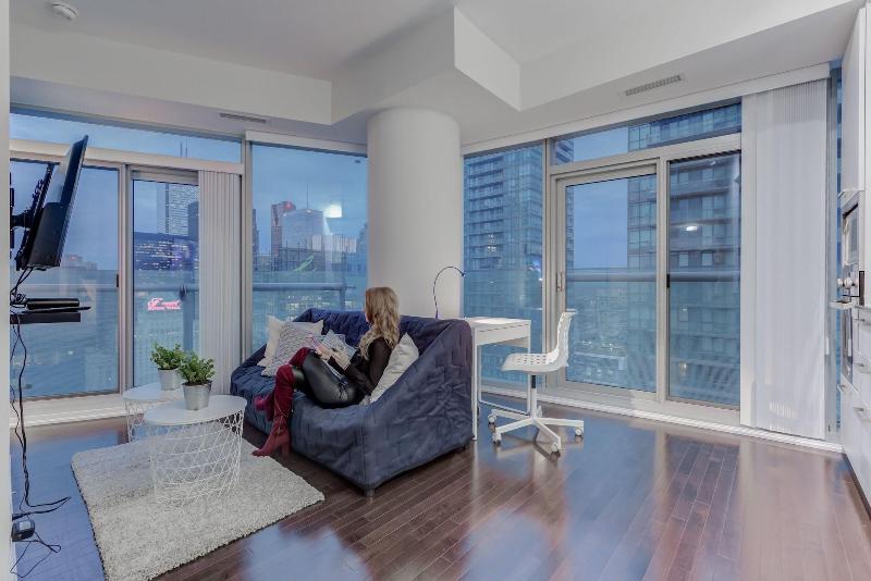 Отель Noel Suitesyork St And Lakeshore Blvd