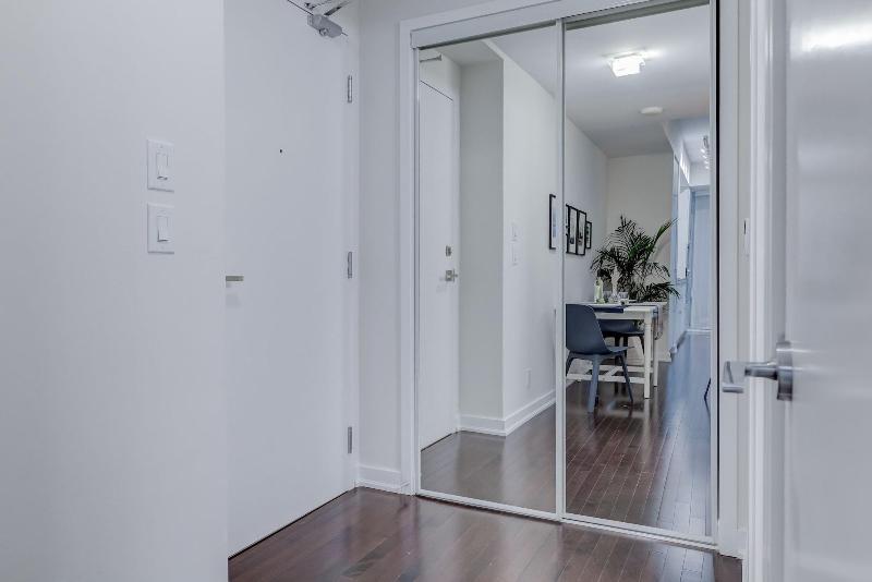 Отель Noel Suitesyork St And Lakeshore Blvd