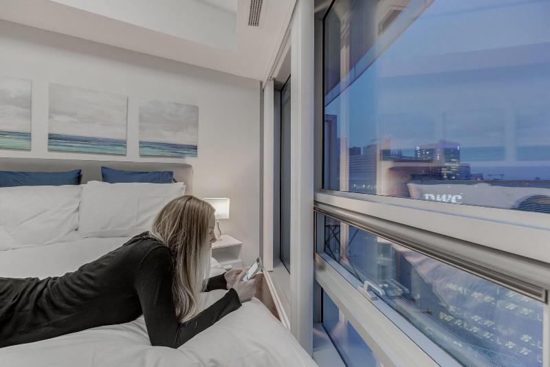 Отель Noel Suitesyork St And Lakeshore Blvd