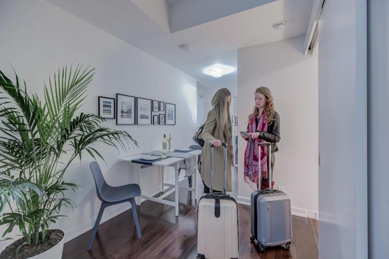 Отель Noel Suitesyork St And Lakeshore Blvd