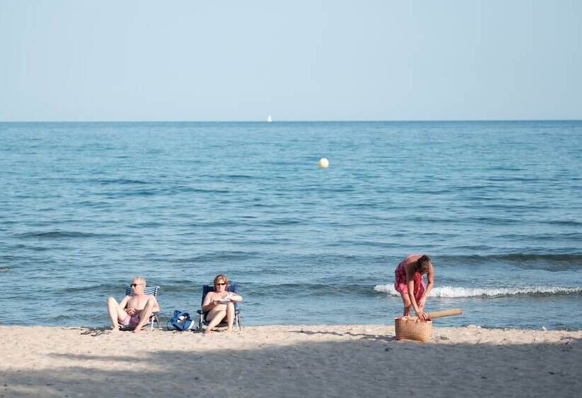 בית מלון כפרי Playa Montroig Camping Resort