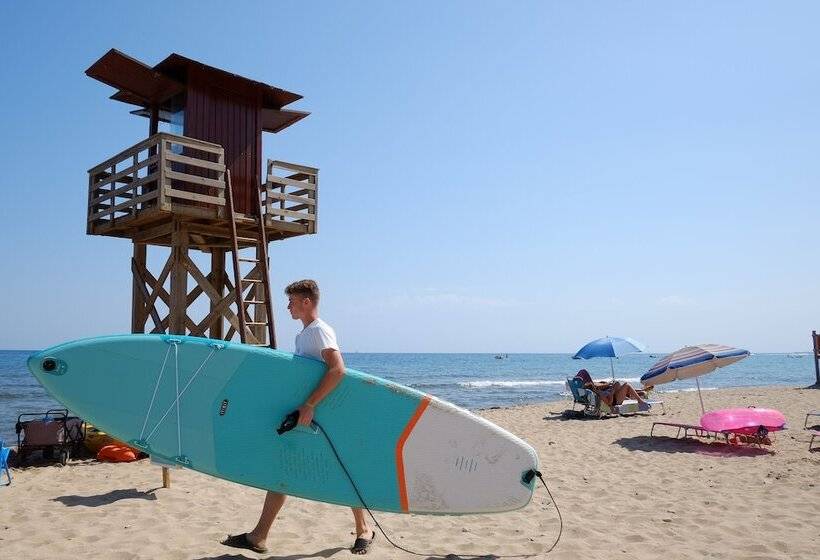 فندق Playa Montroig Camping Resort
