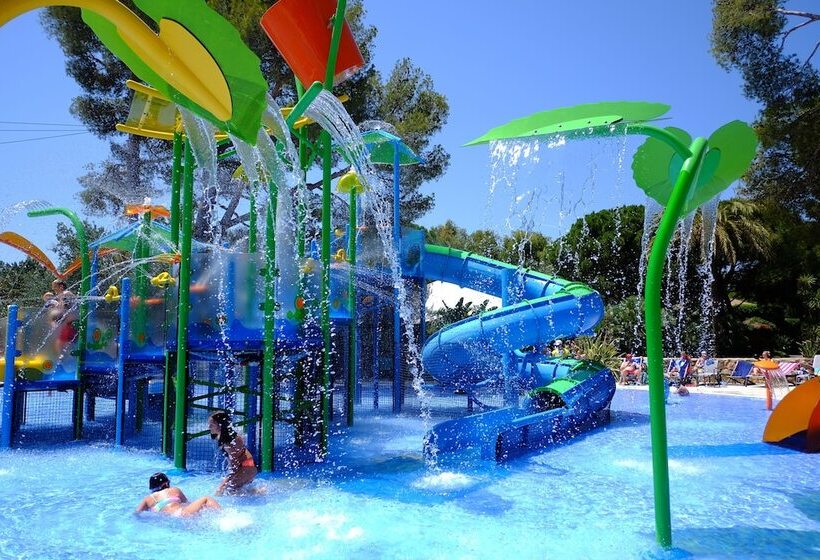 בית מלון כפרי Playa Montroig Camping Resort
