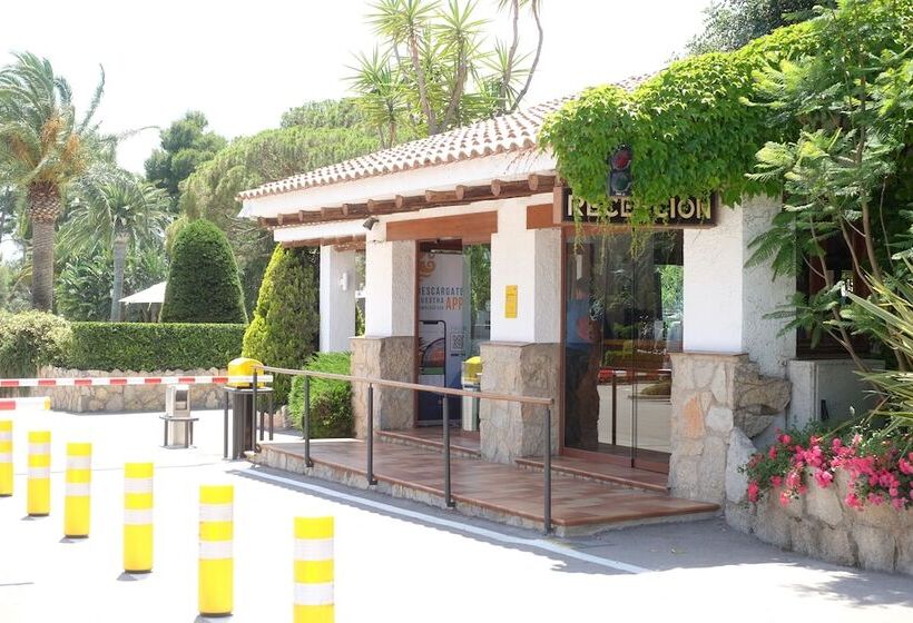 בית מלון כפרי Playa Montroig Camping Resort