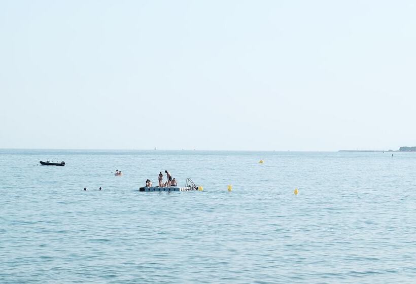 ホテル Playa Montroig Camping Resort