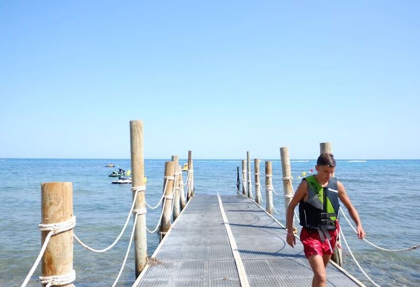 בית מלון כפרי Playa Montroig Camping Resort