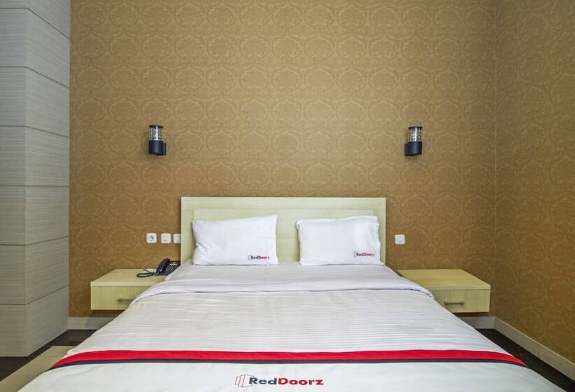 בית מלון כפרי Reddoorz @ Kebayoran Lama