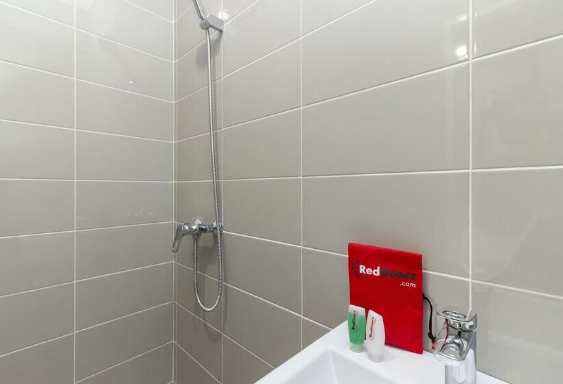 בית מלון כפרי Reddoorz Plus @ Patal Senayan