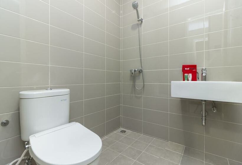 בית מלון כפרי Reddoorz Plus @ Patal Senayan