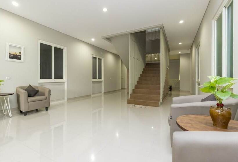 בית מלון כפרי Reddoorz Plus @ Patal Senayan