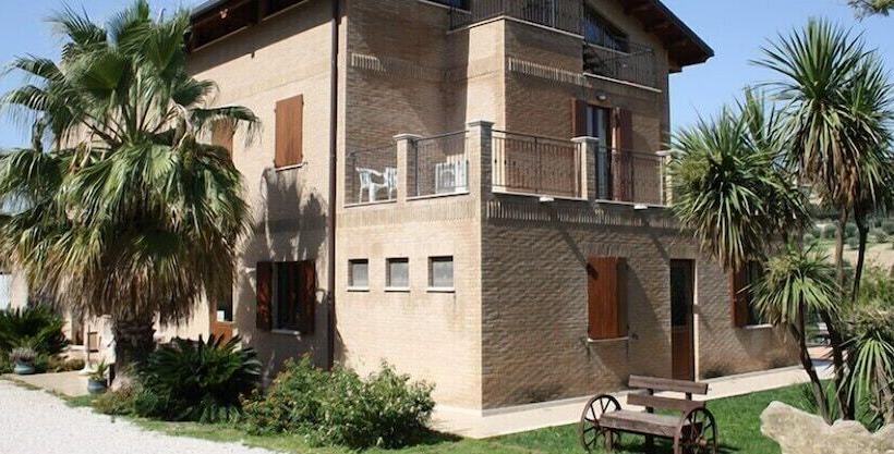 فندق ريفى Agriturismo Vecchia Monta