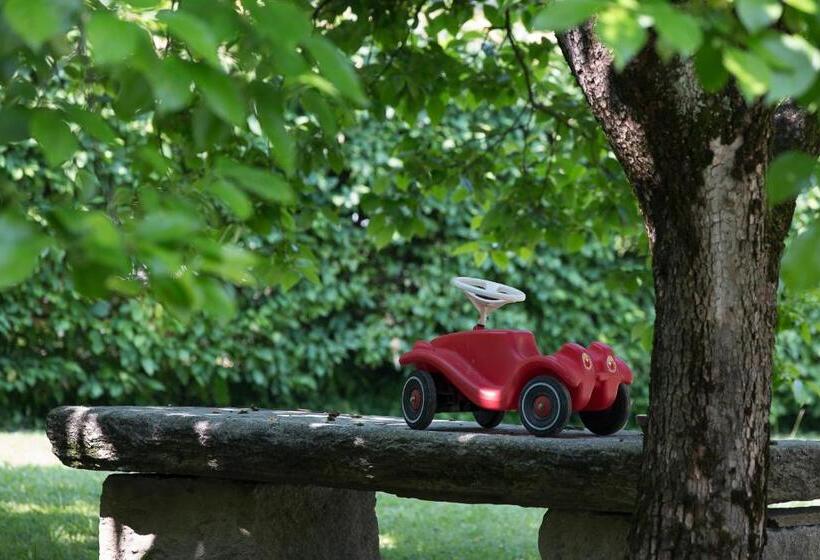 田舎風ホテル Marchesi Alfieri Cantine E Ospitalità