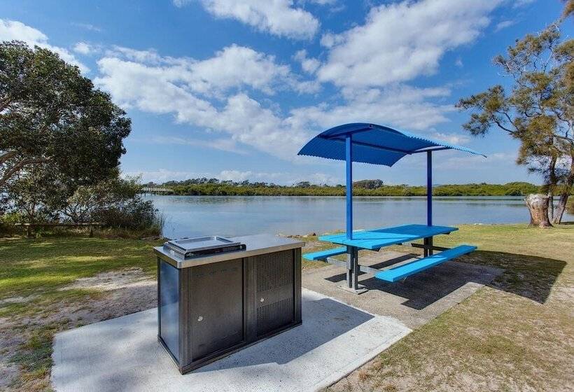 בית מלון כפרי Stuarts Point Holiday Park