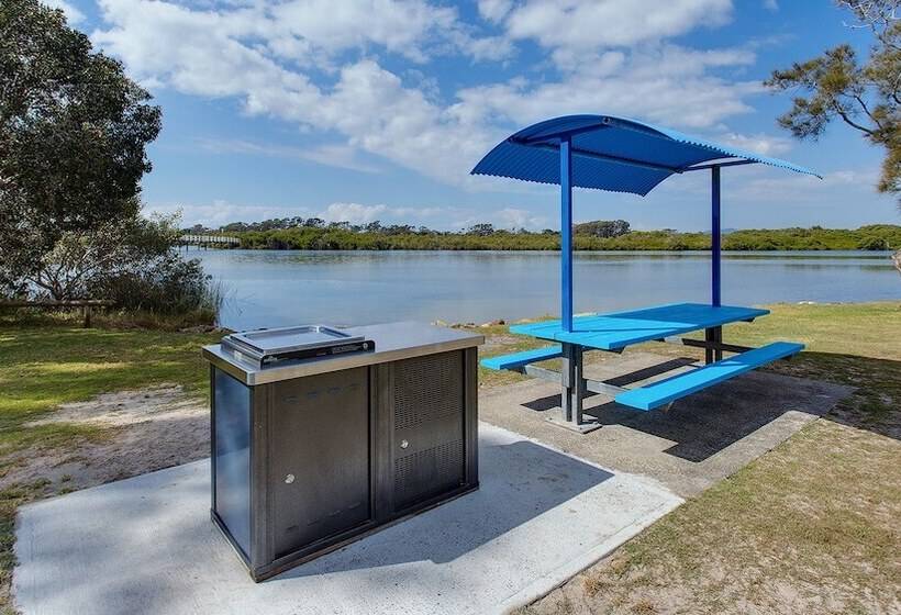 בית מלון כפרי Stuarts Point Holiday Park