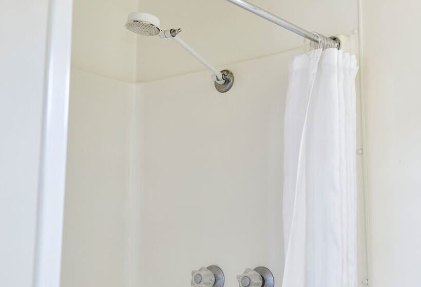 בית מלון כפרי Stuarts Point Holiday Park