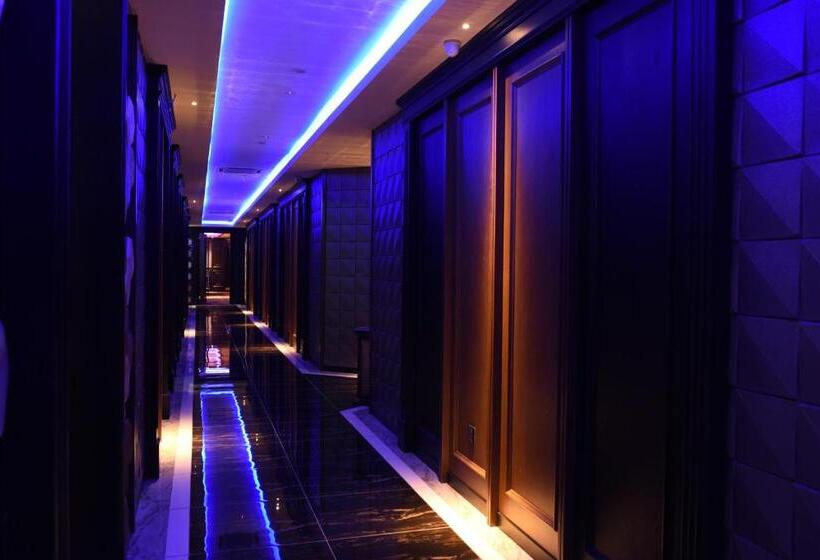 Vangohh Eminent Hotel & Spa