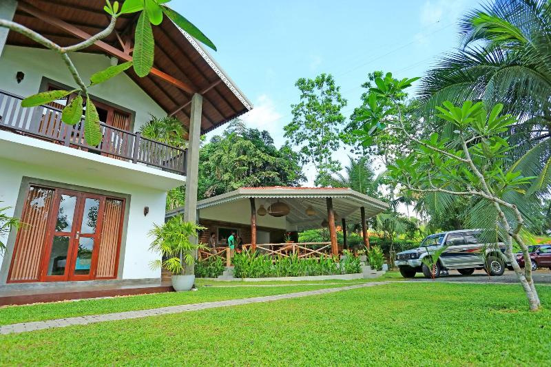 Отель Villa Peacock Walahanduwa Galle