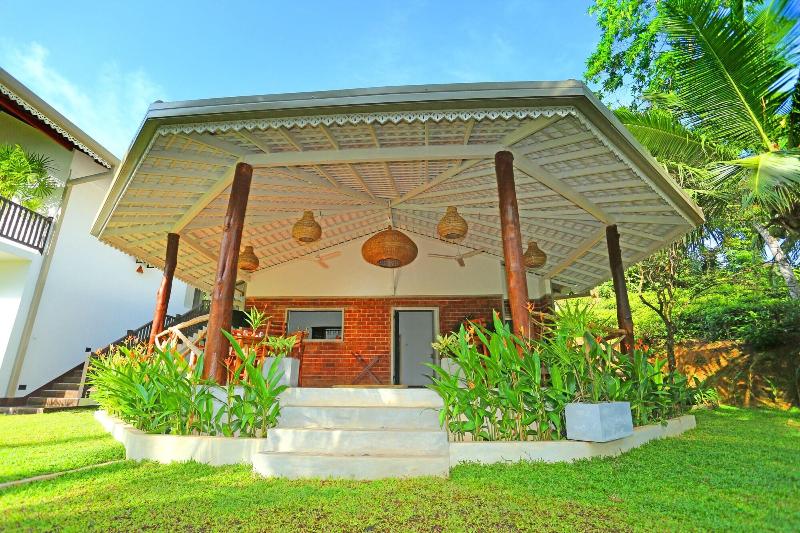 Отель Villa Peacock Walahanduwa Galle