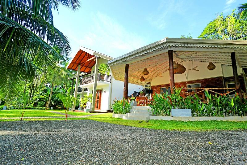 Отель Villa Peacock Walahanduwa Galle